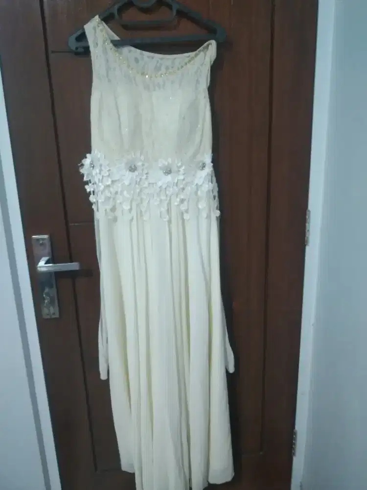 Dijual long dress white
