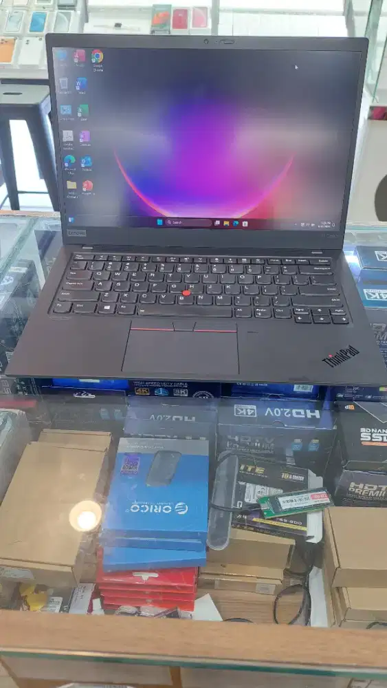 laptop lenovo think pad X1 carbon  ( i7 gen 8 )