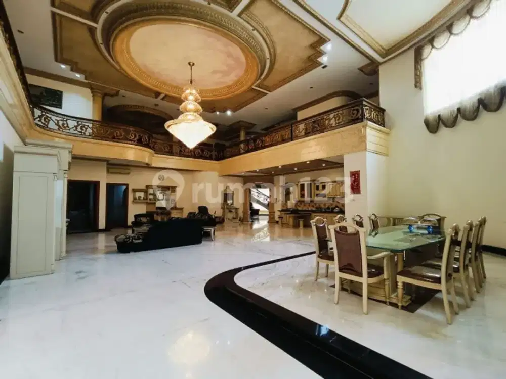Rumah Mewah Klasik Interior Elegan Daerah Elit Solo Barubaru