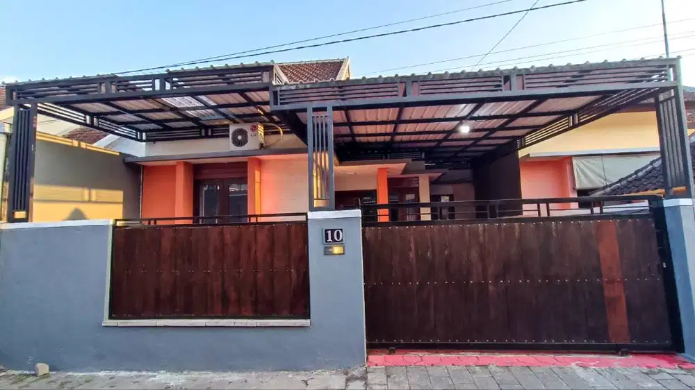 Di Kontrakan Rumah / Tahun