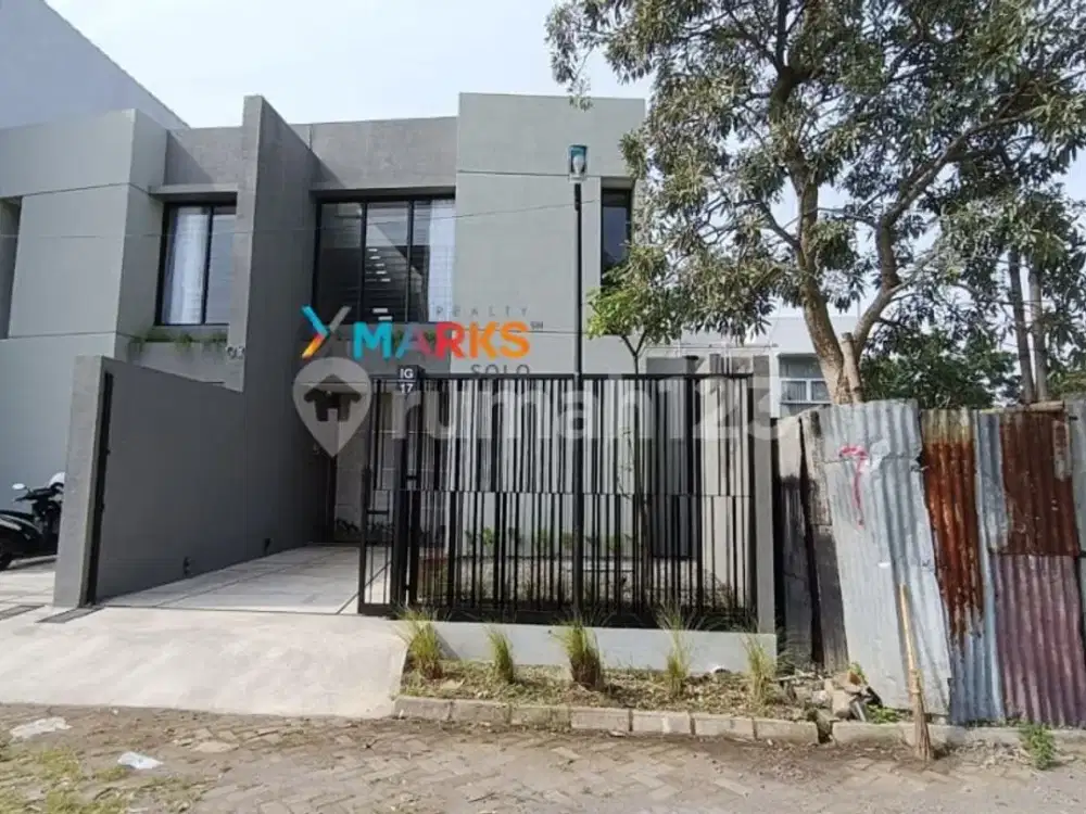 Rumah Pesan Bangun Didesain Arsitek Ternama di Solo Baru