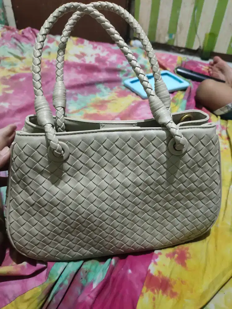 Tas anyam Prelov