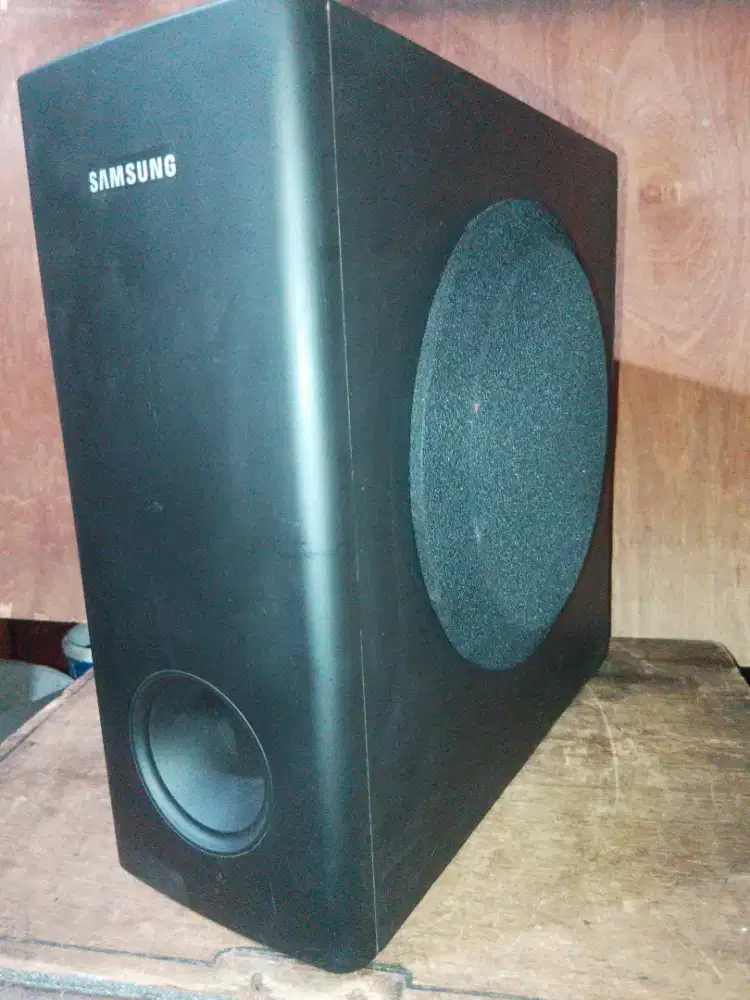 Samsung Subwoofer 6 in, Super Slim tbl 14 cm, full ori, like new