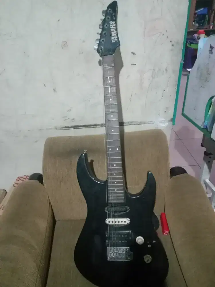 Gitar Listrik Yamaha