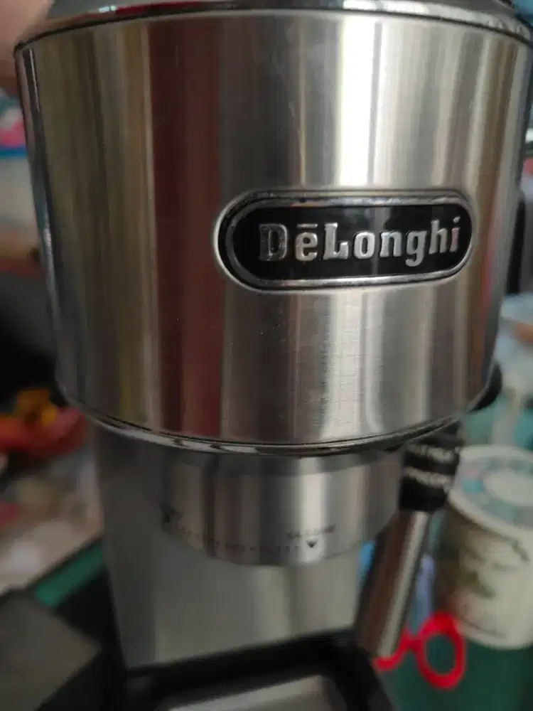 DeLonghi Coffee Machine EC685.M