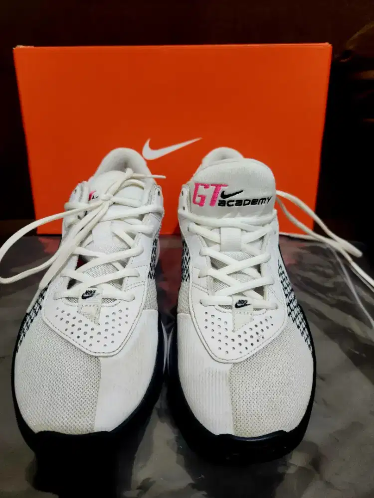 Sepatu basket Nike gt cut academy bisa utk fashion juga ukuran 40-41