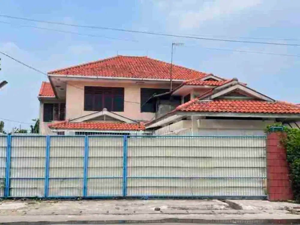 DISEWAKAN RUKO DENGAN LUAS TANAH 500 METER PERSEGI DAN LUAS BANGUNAN 400 METER PERSEGI AKSES SANGAT STRATEGIS DILALUI ANGKUTAN UMUM DAN DEKAT TEMPAT PADAT PENDUDUK