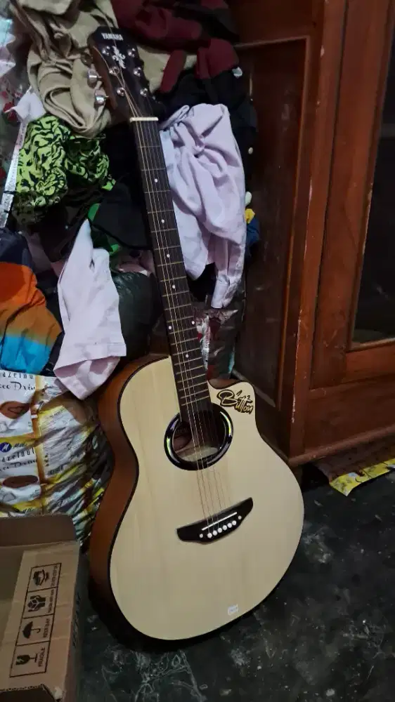 Gitar Replika Yamaha