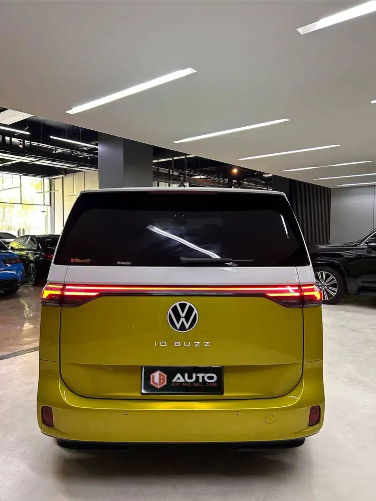 Volkswagen VW ID BUZZ LWB EV AT 2026 Putih Kuning Km8rb F200GBT Nik 20