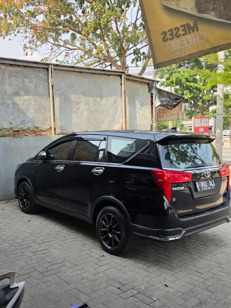 Toyota Innova V Diesel Black Ganteng