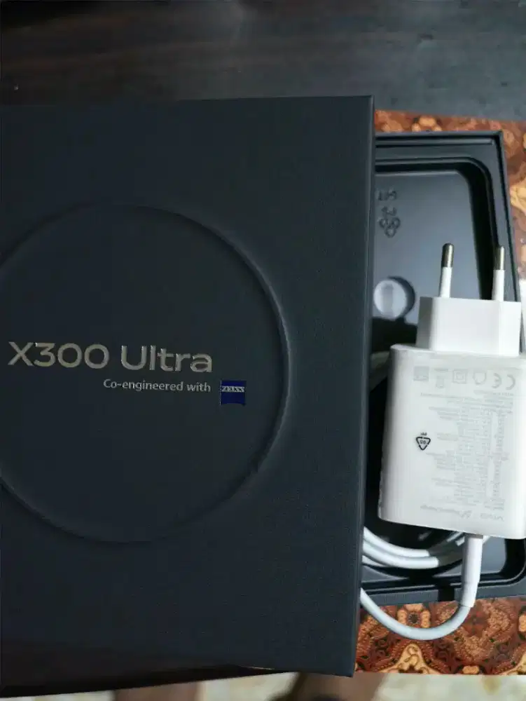VIVO X300 ULTRA HITAM 16/512
