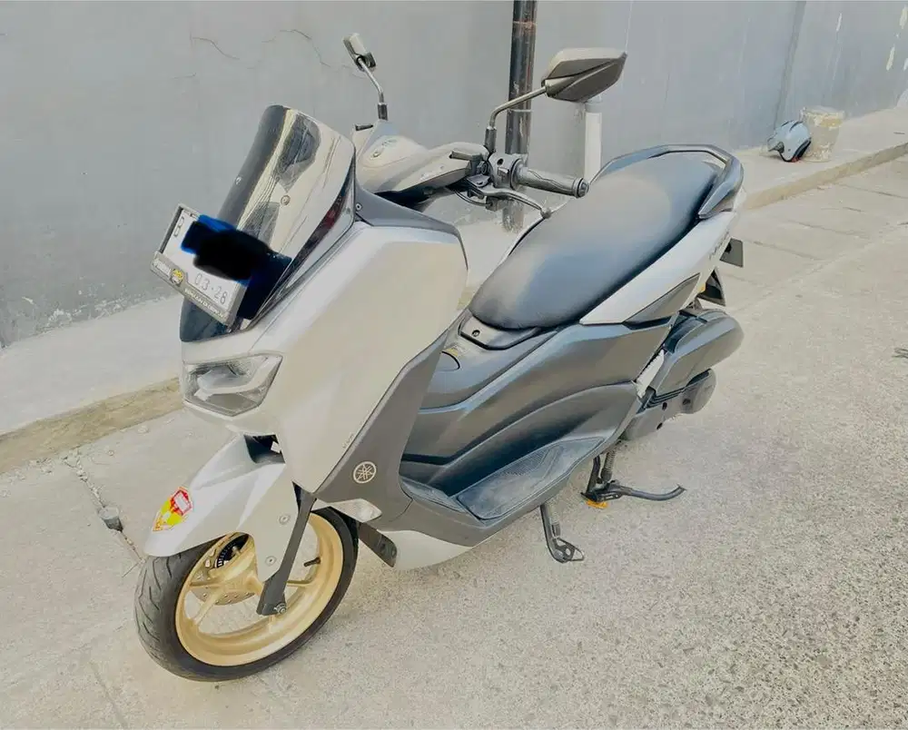 Jual Yamahan Nmax New Keyless Warna Silver/Perak Pajak ON Low KM 8750