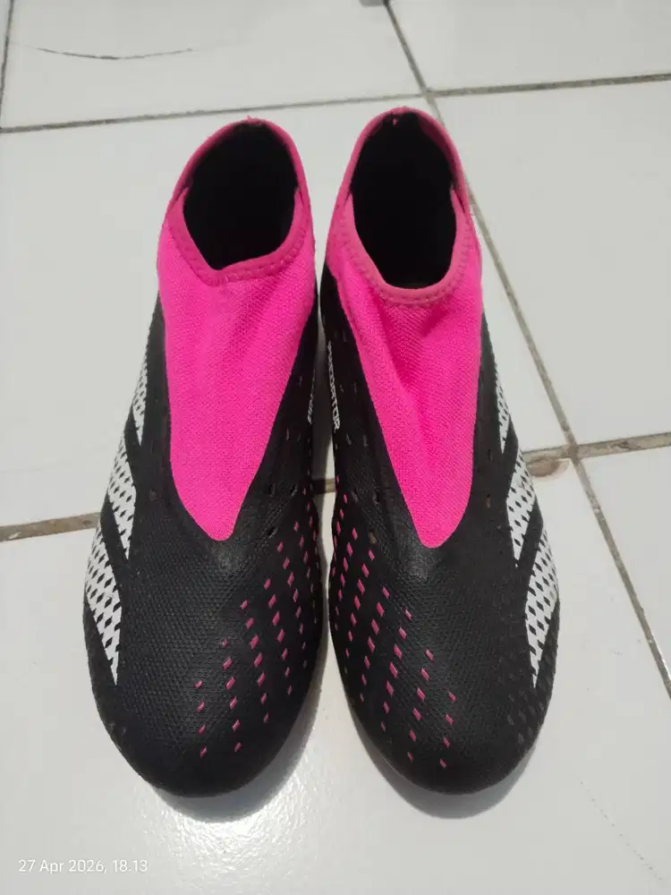 Sepatu bola adidas predator uk 42