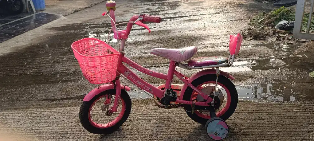SEPEDA SEPEDAH ANAK PEREMPUAN