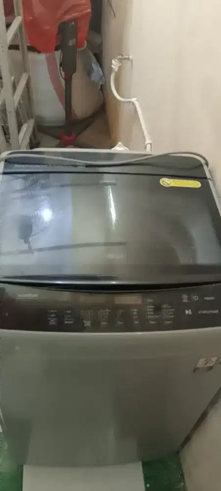 Mesin cuci merk LG otomatis
