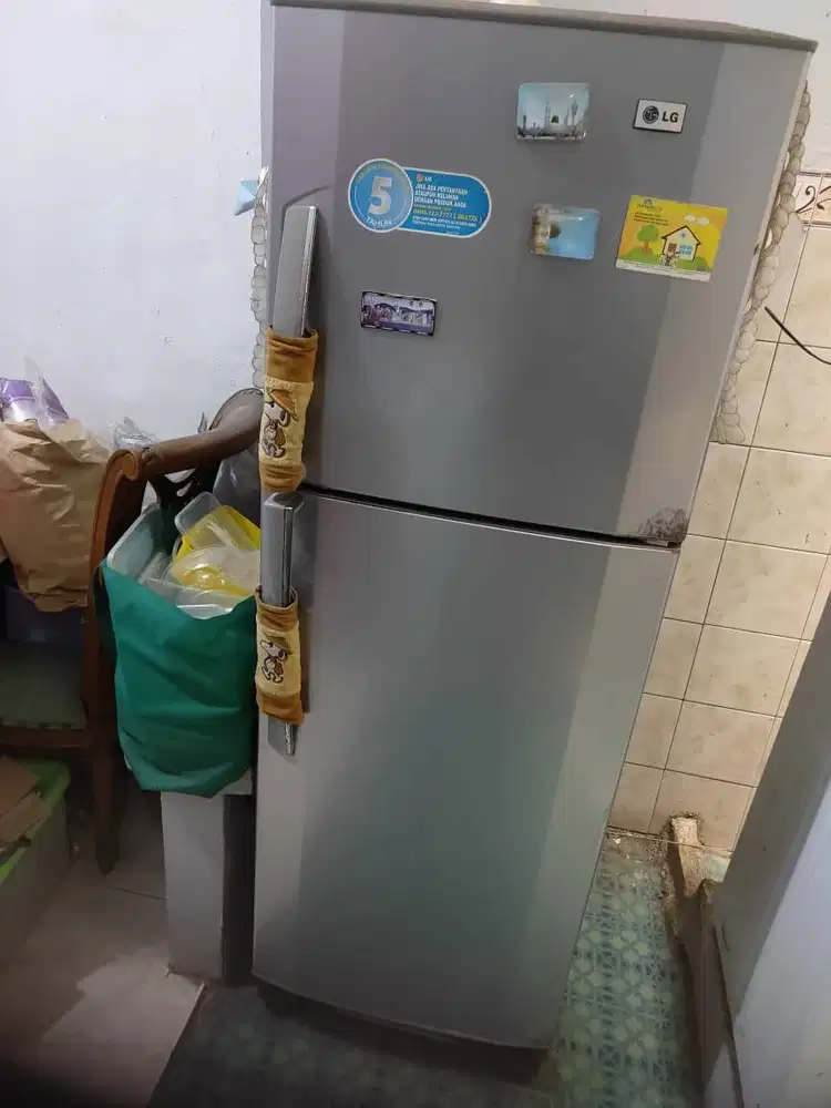 JUAL CEPET KULKAS LG 2 PINTU MASIH BAGUS DINGIN BEKU