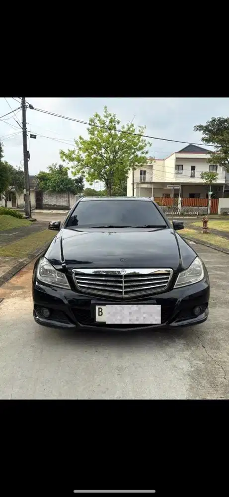 Mercedes Benz C200 tahun 2012