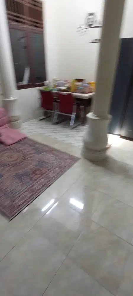 Di konrakkan rumah besar luas dan bersih lingkungan banguss bgt