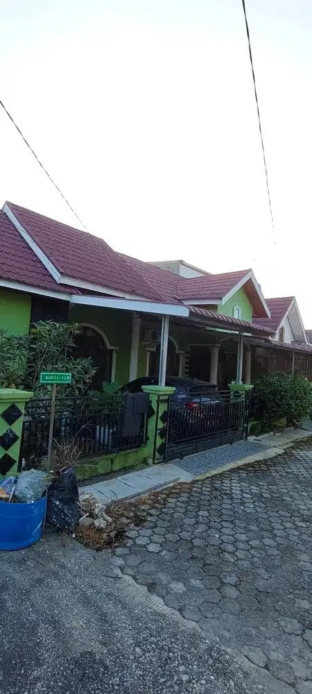 Di konrakkan rumah besar luas dan bersih lingkungan banguss bgt