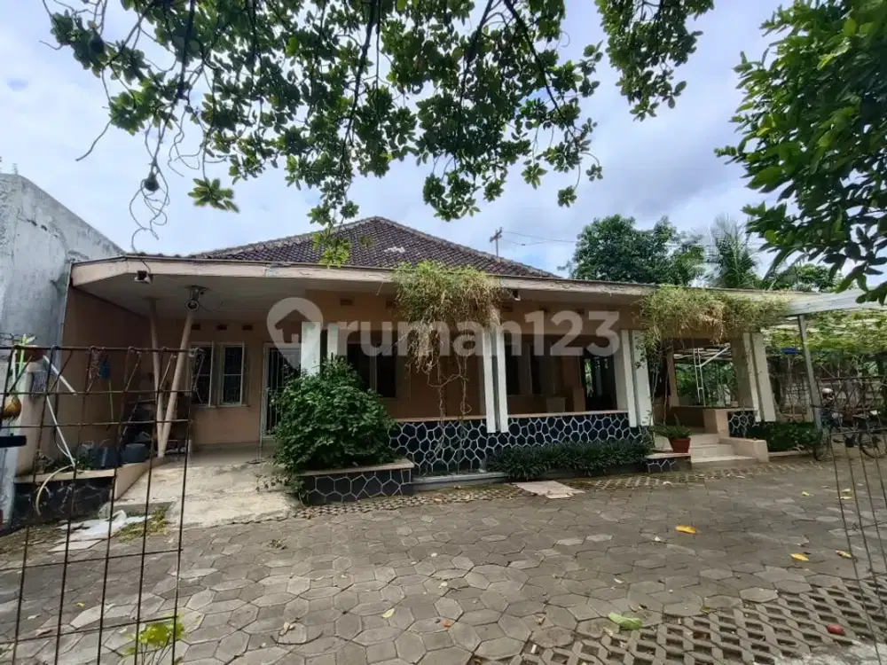 Rumah Serasa Villa Halaman Luas Daerah Serengan Solo