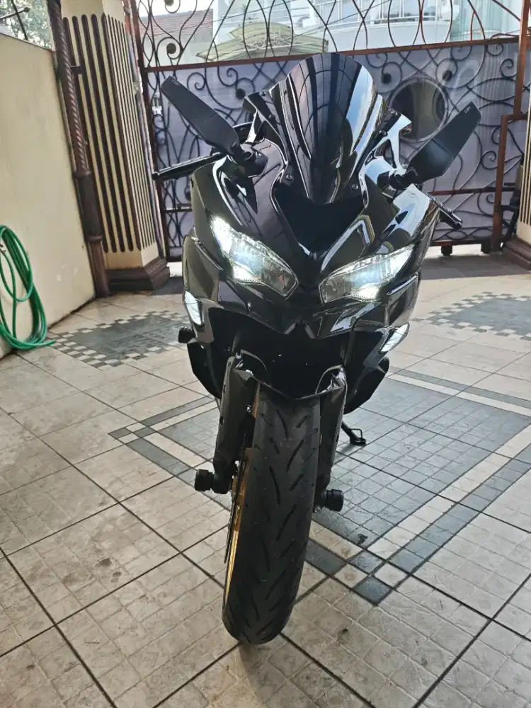 Kawasaki ZX-25R 2021 Hitam Non Abs Super Like New