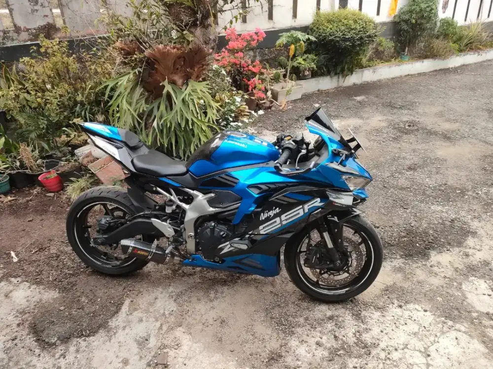 Kawasaki ZX 25 R Biru (Limited Edition)