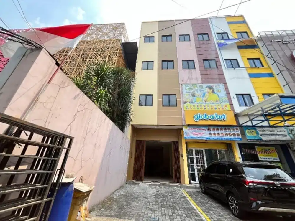 Ruko 4 lantai Disewakan letaknya strategis cocok untuk usaha/kantor atau gudang
