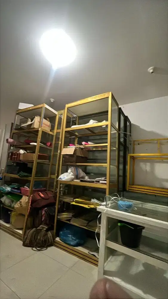 Di jual lemari untuk keperluan toko dan usaha harga per satu lemari