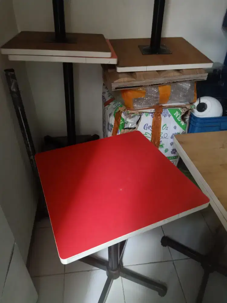 Kursi, Meja, dan Freezer Resto