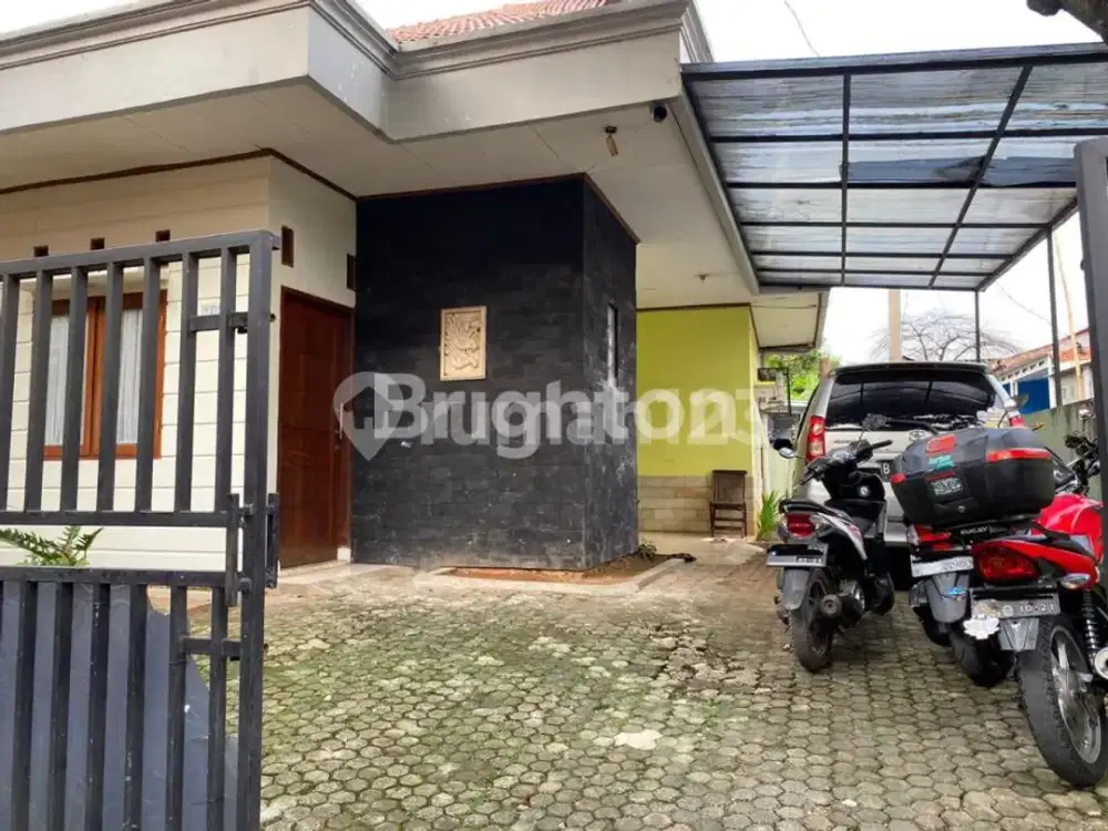 DIJUAL RUMAH NYAMAN SIAP HUNI  POSISI DI HOOK LOKASI STRATEGIS DI MARGONDA DEPOK
