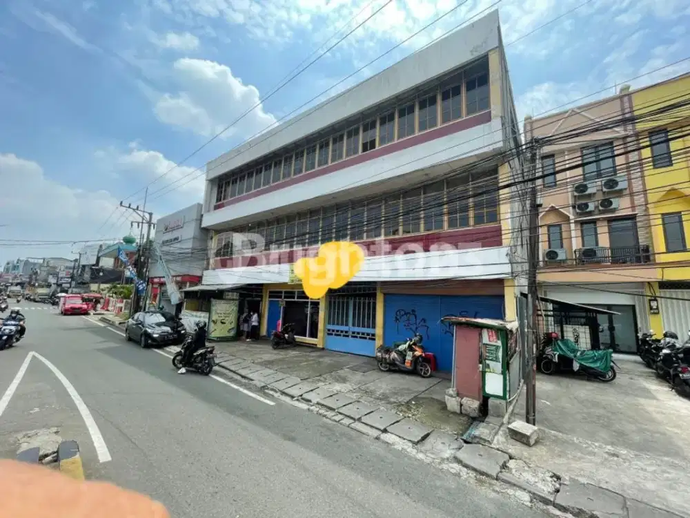 Dijual cepat Gedung 3 Lantai bonus rumah tinggal dibelakang nya, lokasi  Jl.. Arif Rahman Hakim,  Beji - Kota Depok