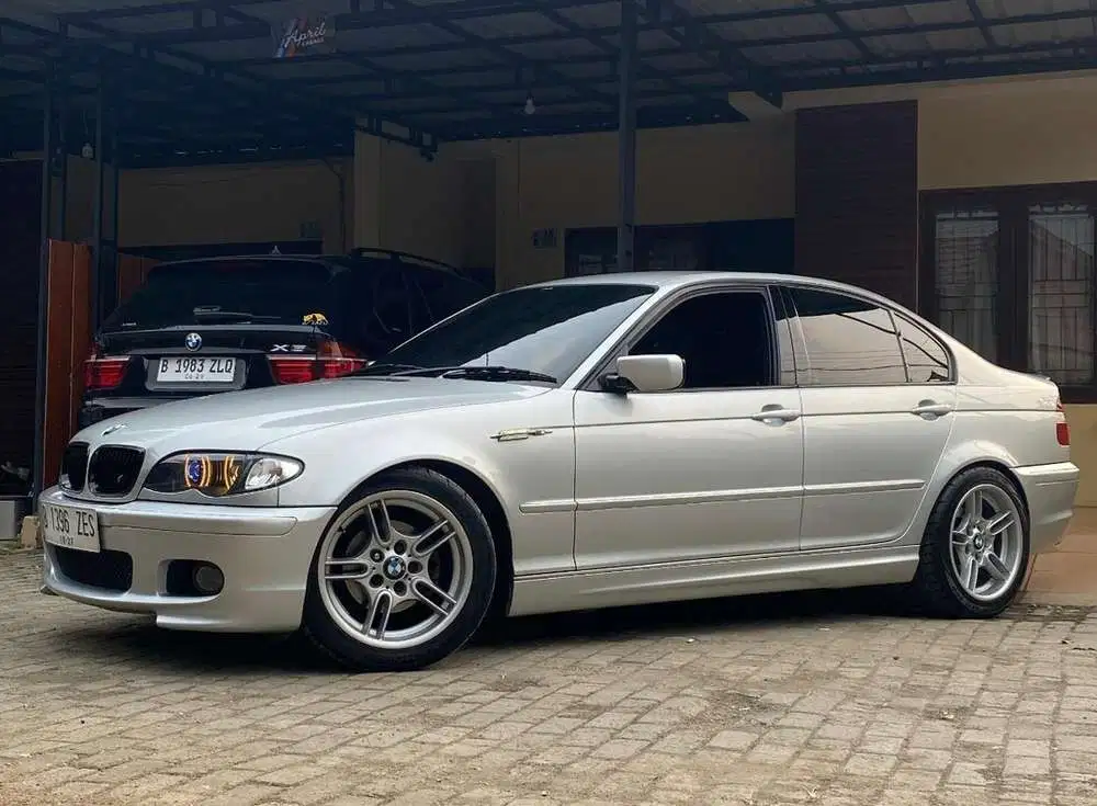 BMW 318i 2002 Bensin
