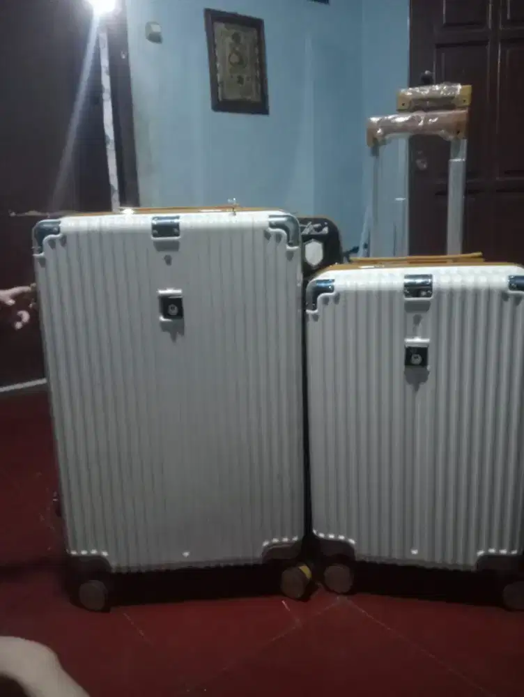 Koper 1 set dapat 2 baru