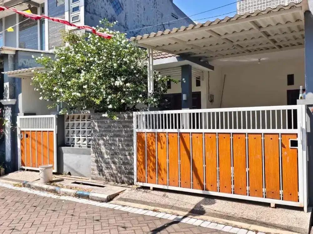 Jual Cepat, JARANG ADA
Rumah Minimalis Lokasi Strategis
Di Wisma Bungurasih dekat Masjid Al Akbar