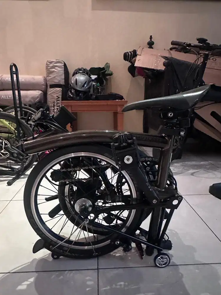 Di jual brompton C Line Explore Mid Rise Black Lacquer