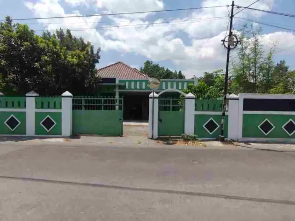 DIJUAL RUMAH LUAS STRATEGIS SIAP PAKAI DEKAT TOL DAN BADARA ADISUCIPTO DI PURWOMARTANI