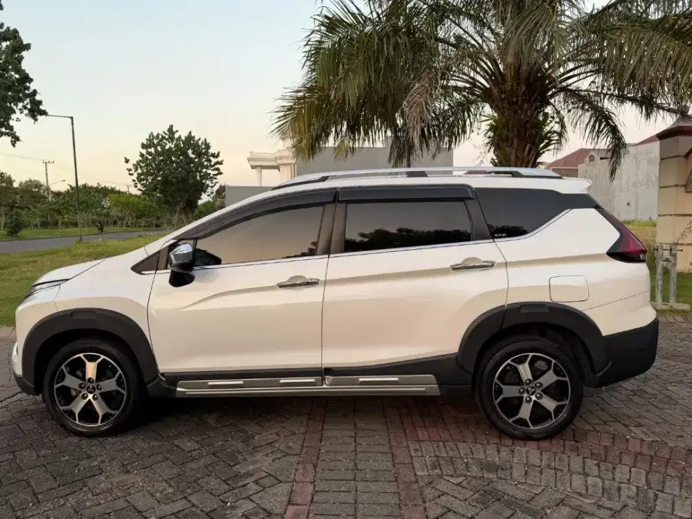 Mitsubishi Xpander Cross 2021 Matic Putih Mulus
