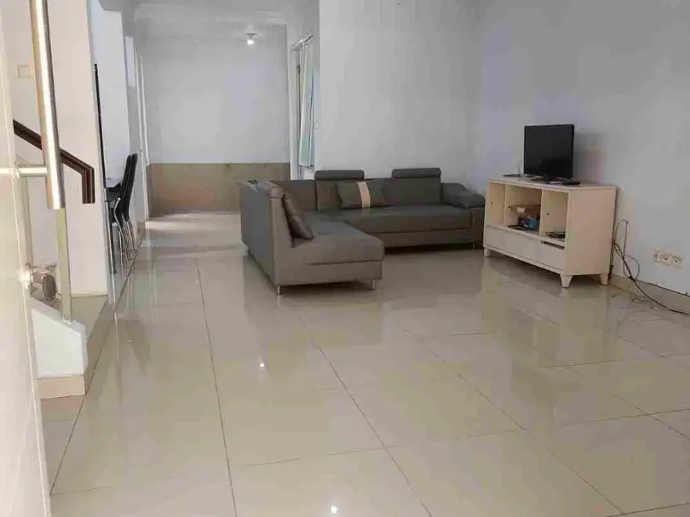 DISEWAKAN CEPAT RUMAH CLUSTER FIORDINI ILAGO GADING SERPONG