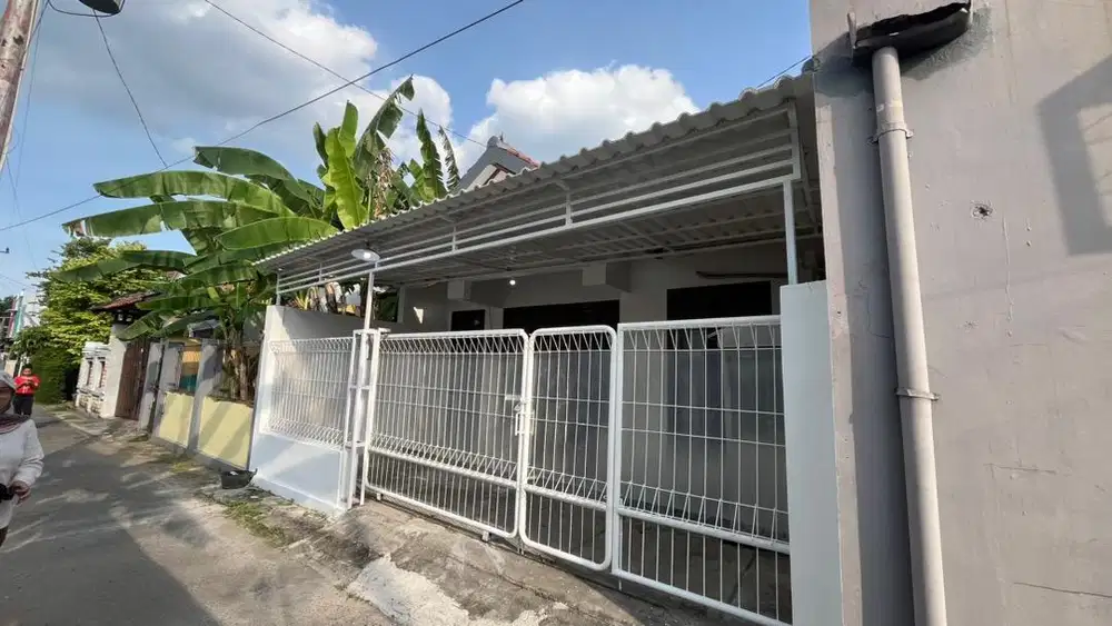 DISEWAKAN RUMAH BARU DIRENOVASI UTARA STADION SRIWEDARI
