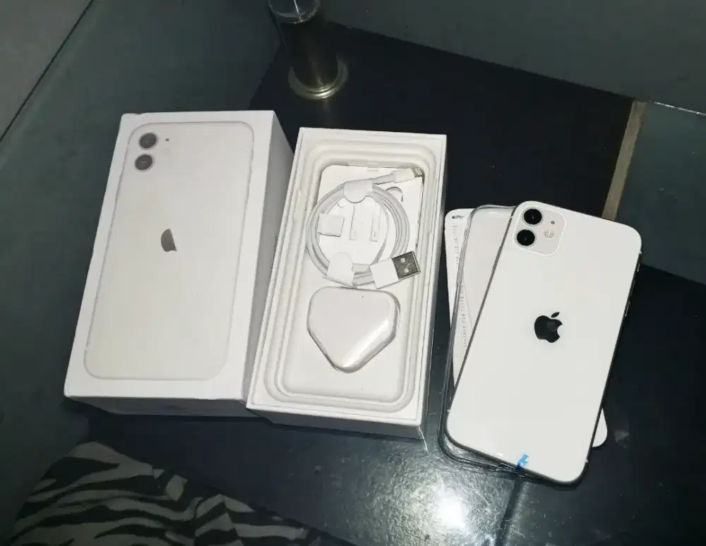 Dijual iphone 11 128gb inter white - fullset normal mulus
