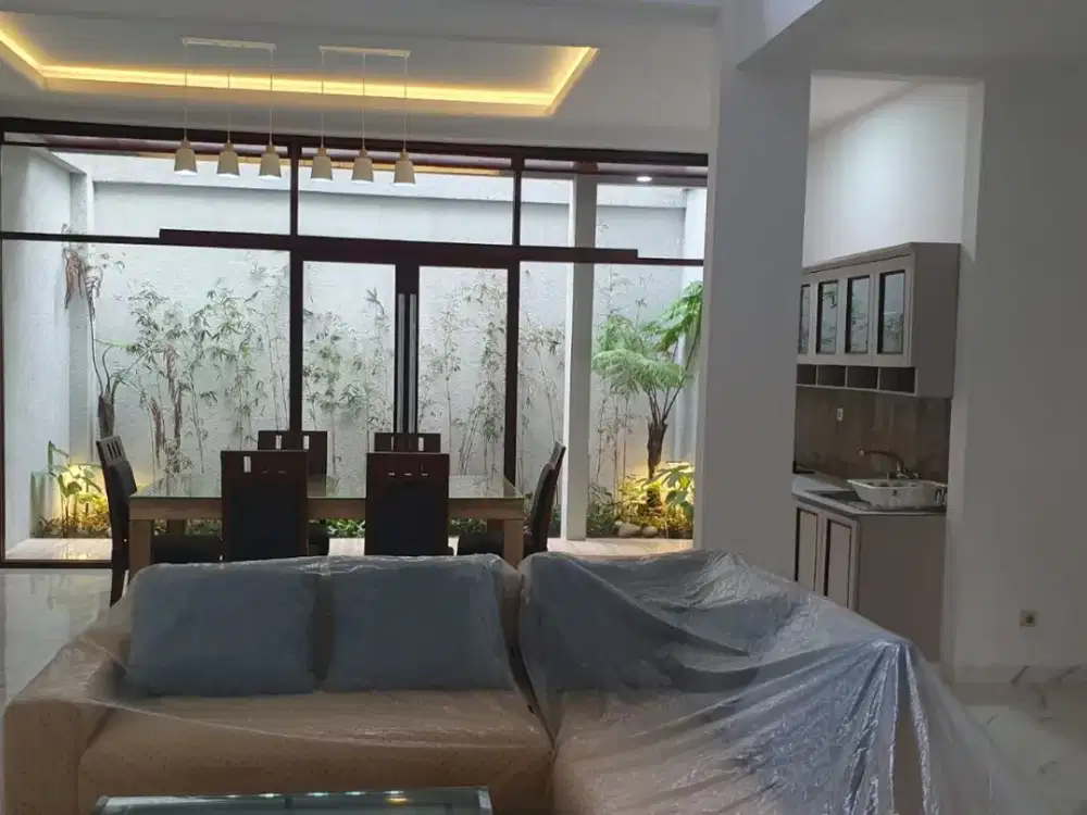 Rumah 2 Lantai Terawat Furnish Siap Huni Strategis di Batununggal