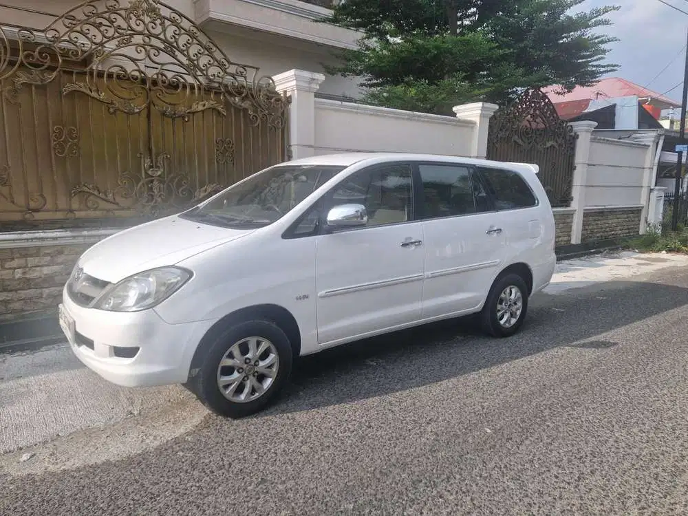 Toyota Kijang Innova 2006 Bensin