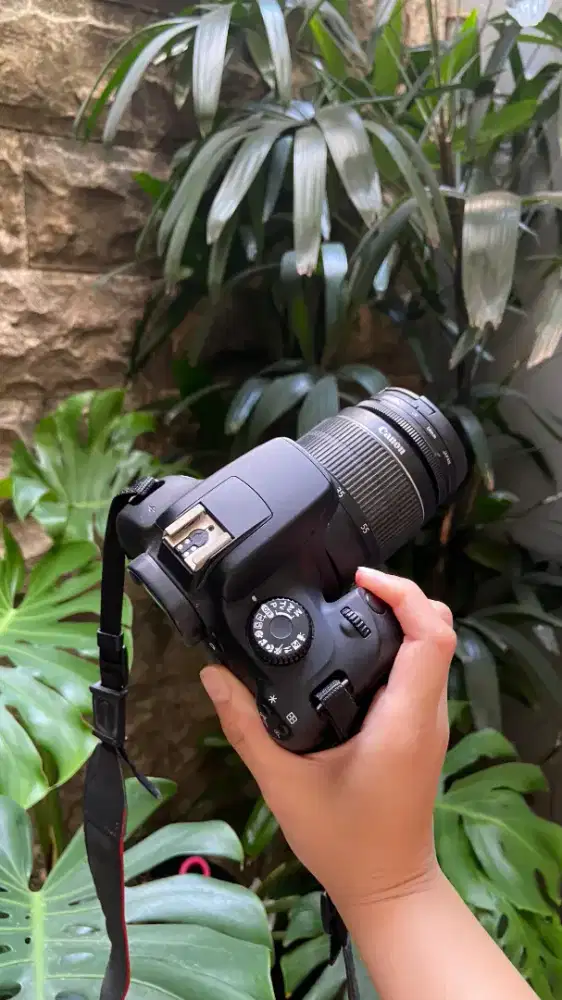 Jual cepat camera  Canon 4000D