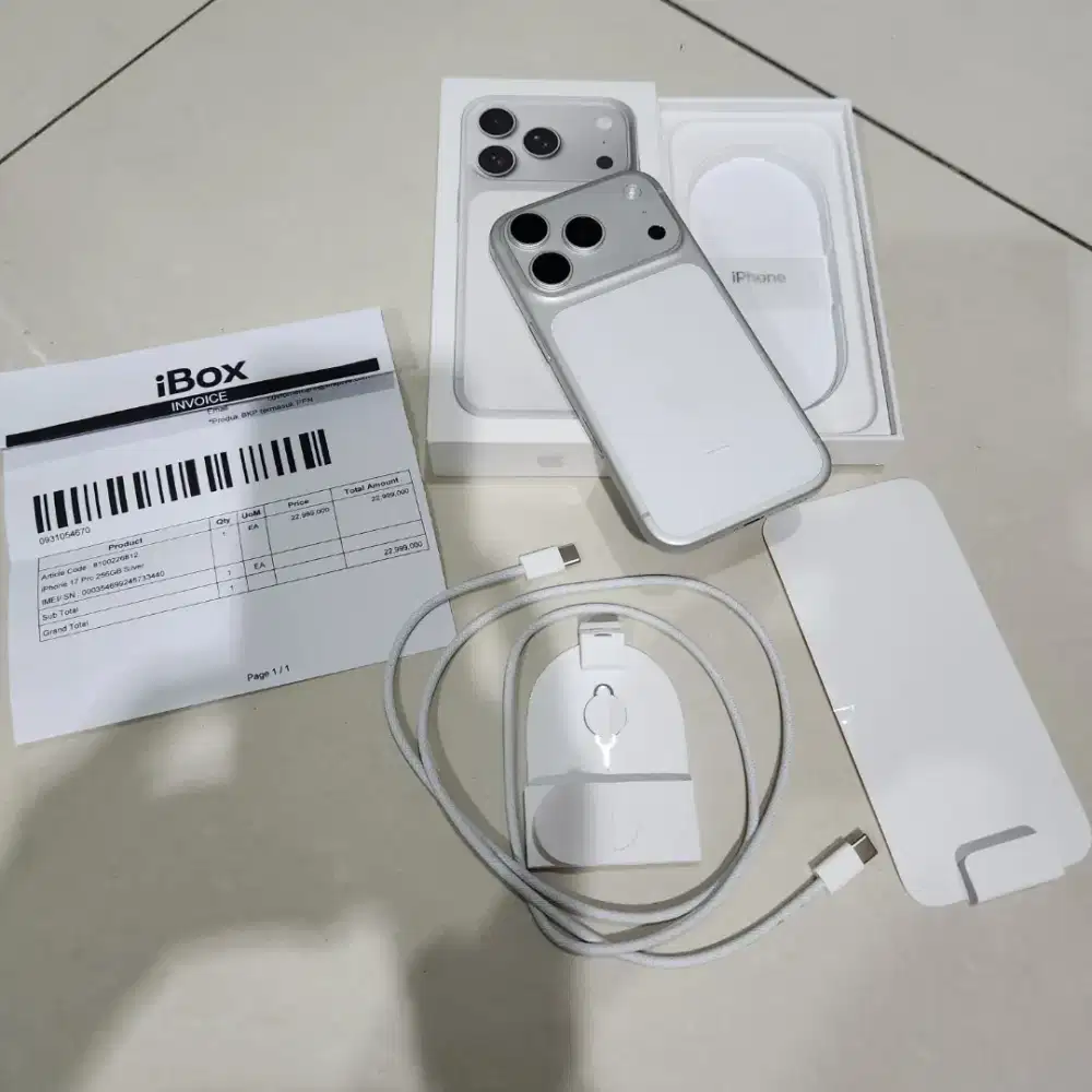 Smartphpne Iphone 17 pro silver 256gb like new