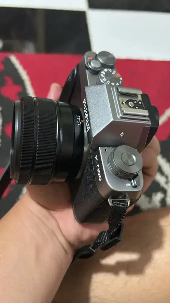 Mirrorless Fujifilm X-T100
