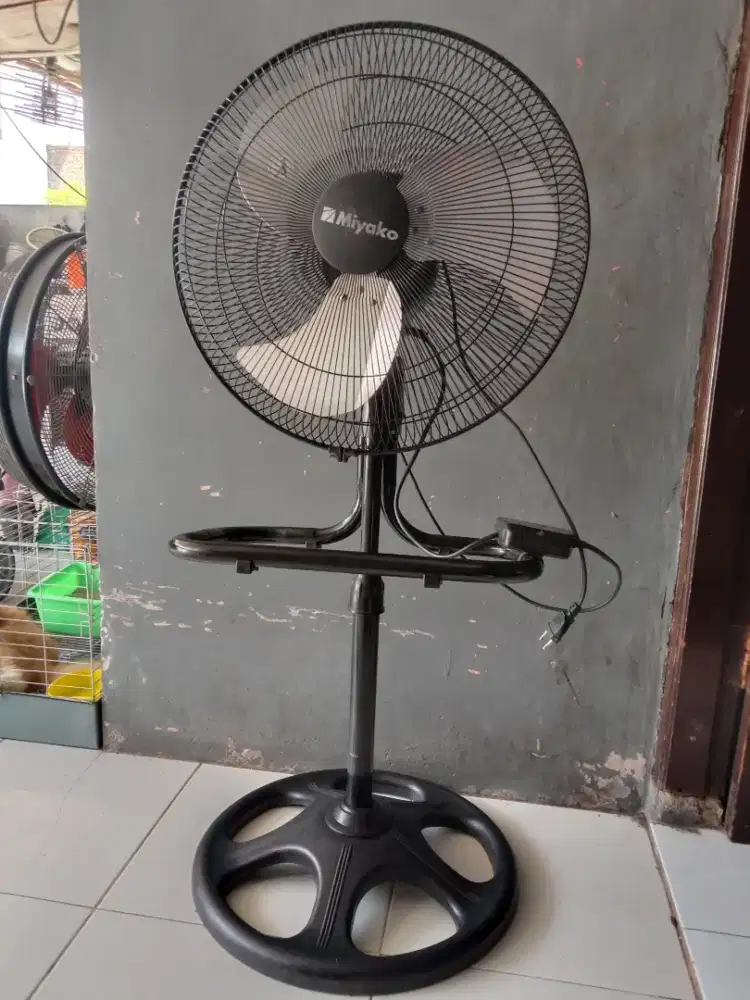 Kipas angin tornado Miyako 18 inch
