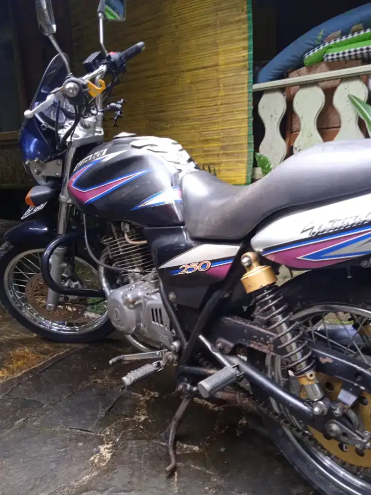 Suzuki Thunder 250 thn 2002