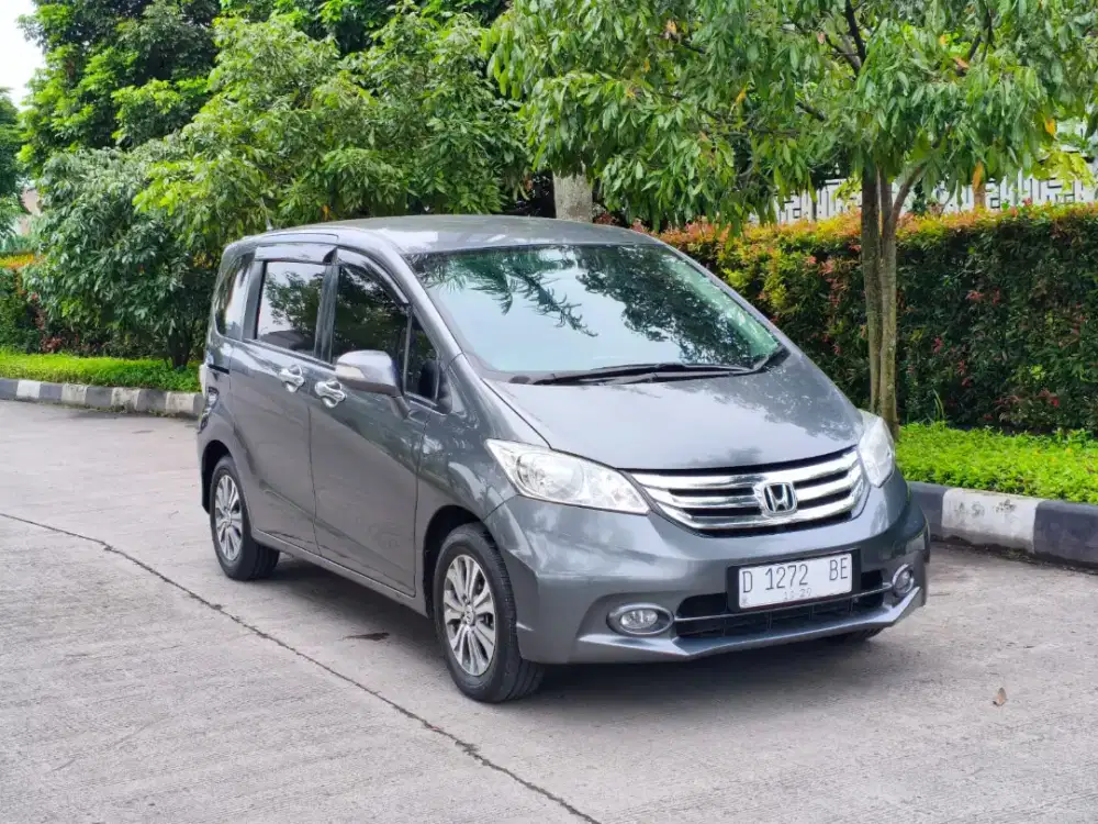Honda Freed PSD matic 2014 grey