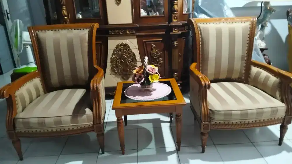 Kursi 2 dan meja kayu jati lawas