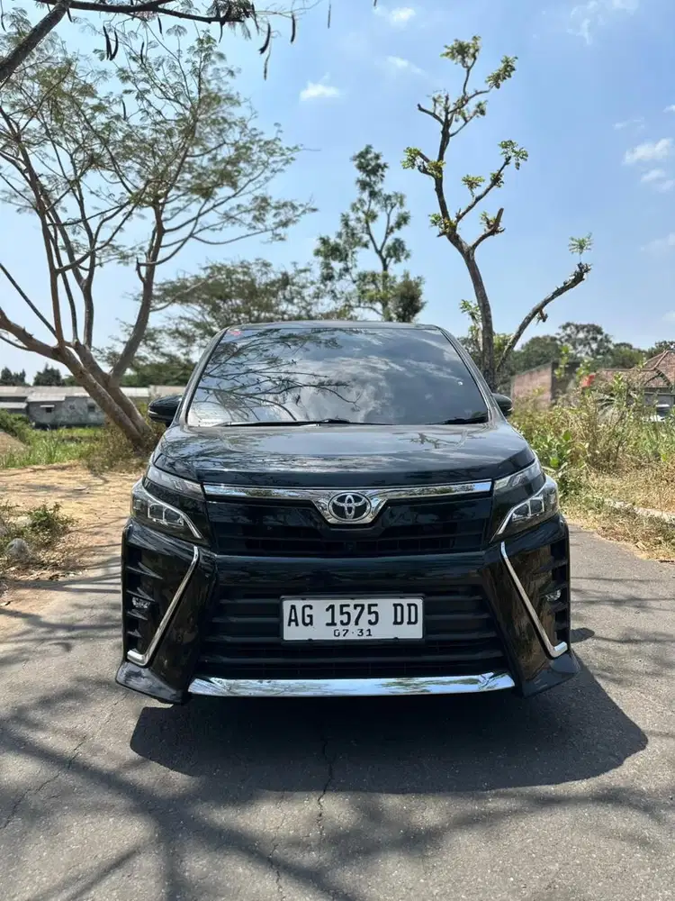 TOYOTA VOXY 2018 MATIC
